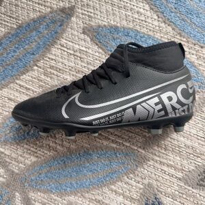 Nike Boy's Jr. Superfly 7 Club FG/MG AT8150-001 Black Metallic Grey Size 3.5Y